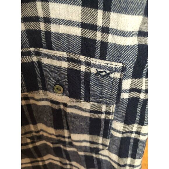 ELIZABETH AND JAMES BUCKLEY PLAID FRAYED HEM SHIRT Size Large - Picture 3 of 12